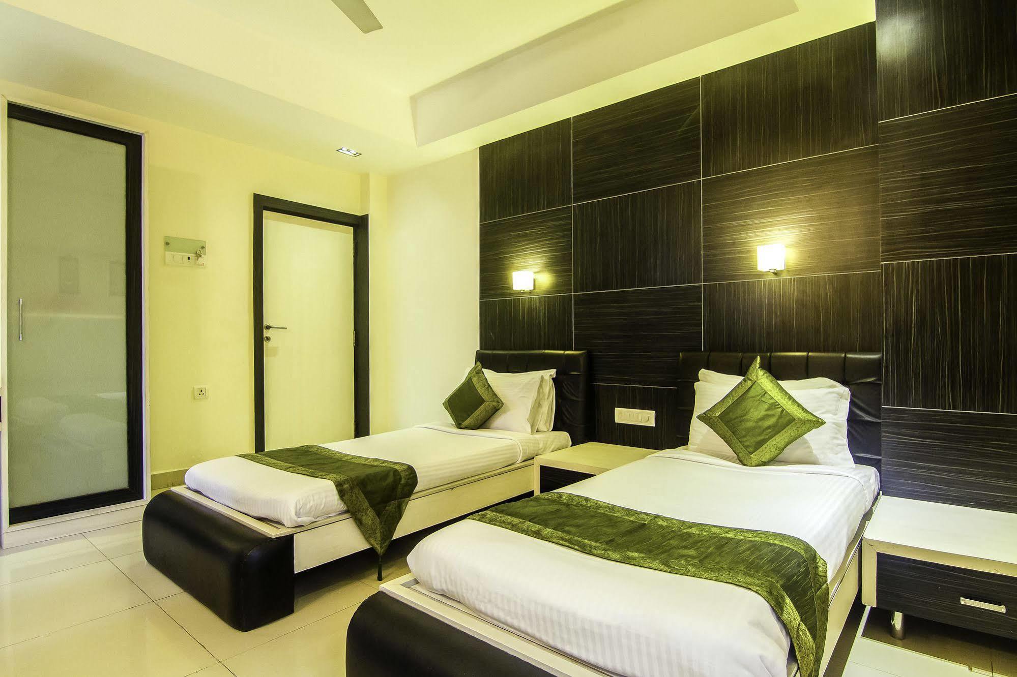 Treebo Trip Hive Hotel Chennai Exterior photo